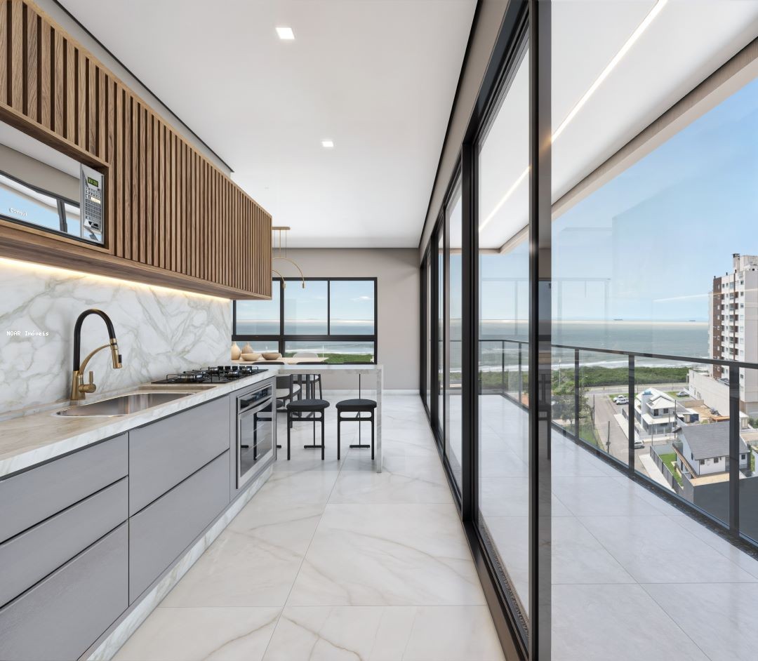 Cozinha e sacada com vista mar