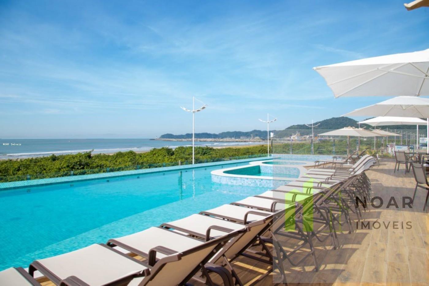 Piscina com borda infinita