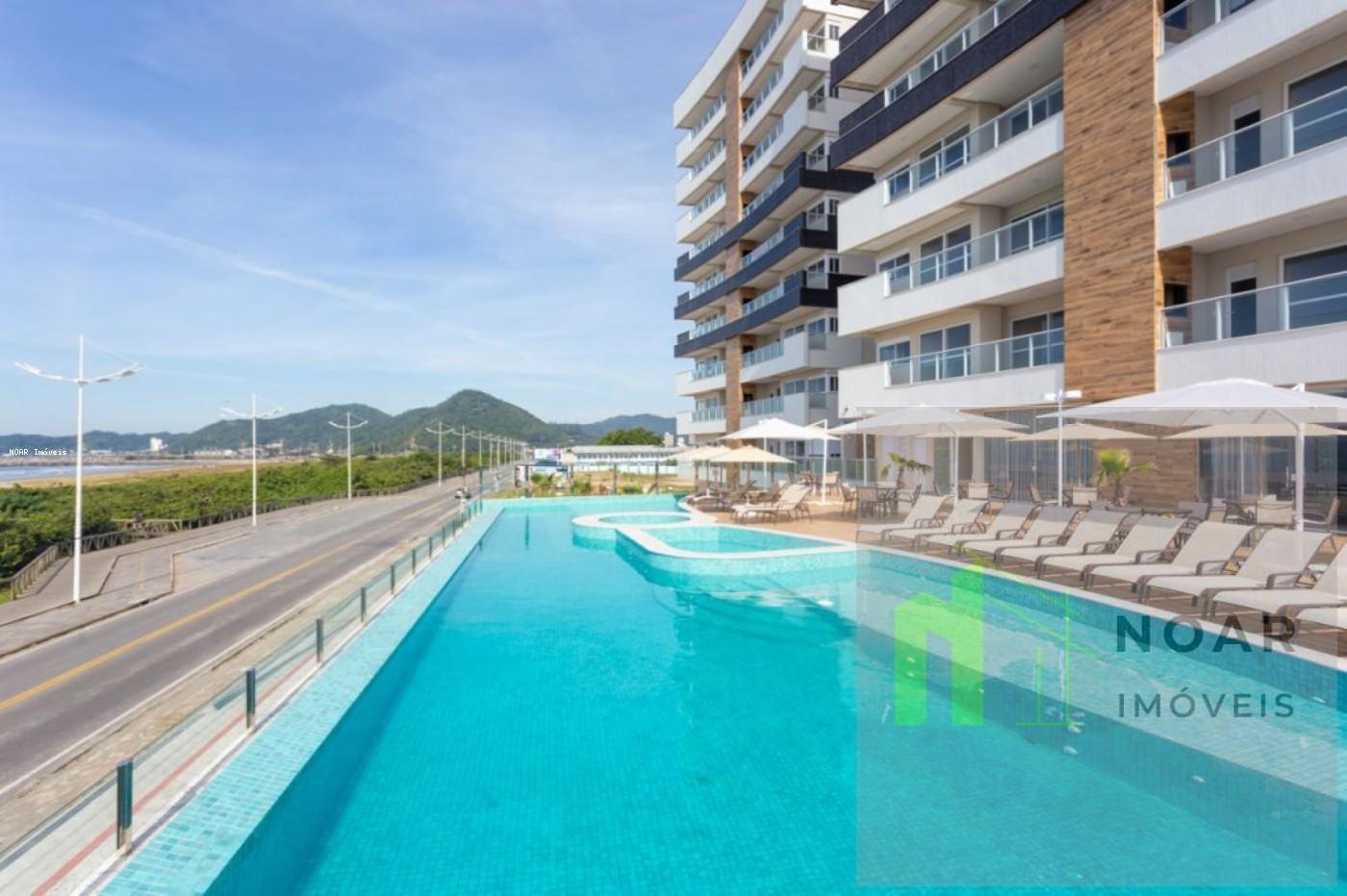 Piscina com borda infinita