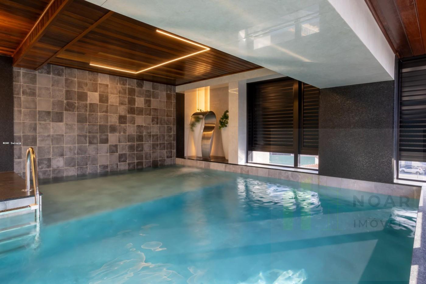 Piscina aquecida com hidromassagem